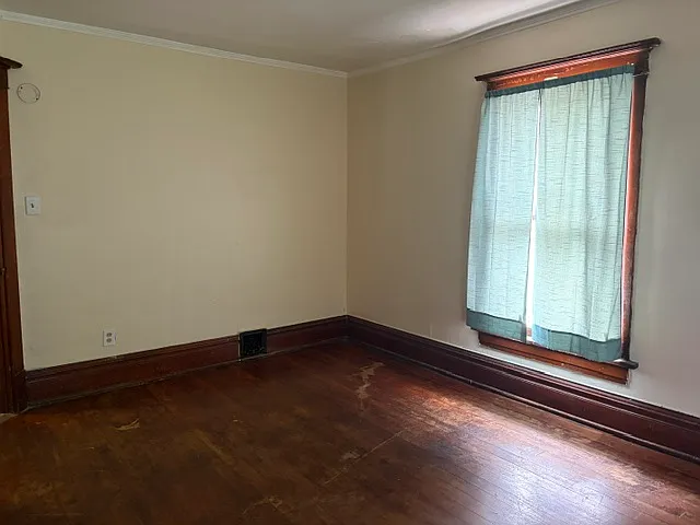 518 Locust St - 1/2 — Photo 3