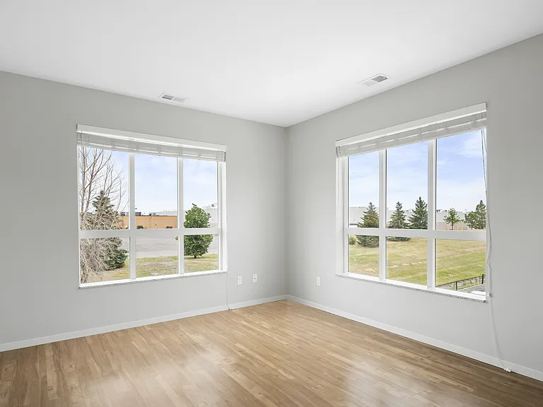 4. Aspen Lofts F - Living Room_Reverse