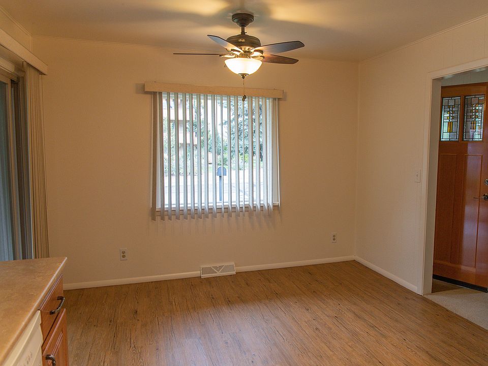 Eat in kitchen/dining area.
