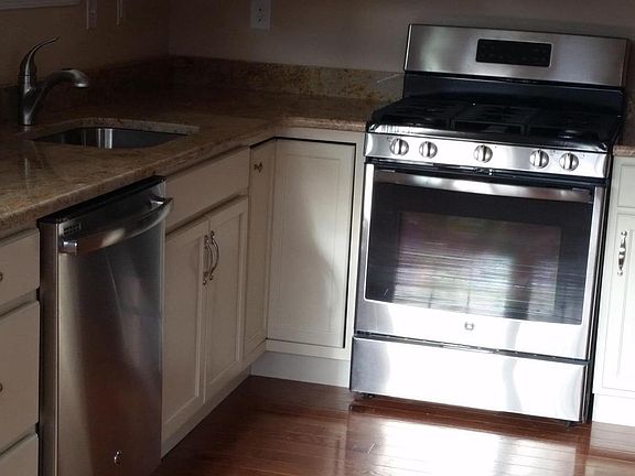 4th image of 143 Stewarts Ct #308