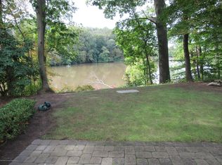 40 Friendship Ct, Red Bank, NJ 07701