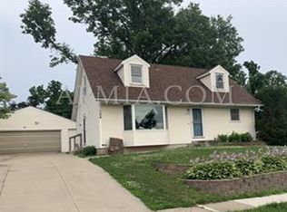 124 Clover Dr SW, Cedar Rapids, IA 52404