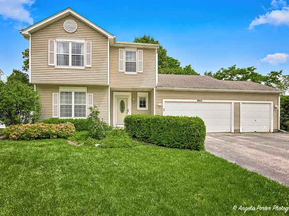 8504 Cedar St, Fox Lake, IL 60020