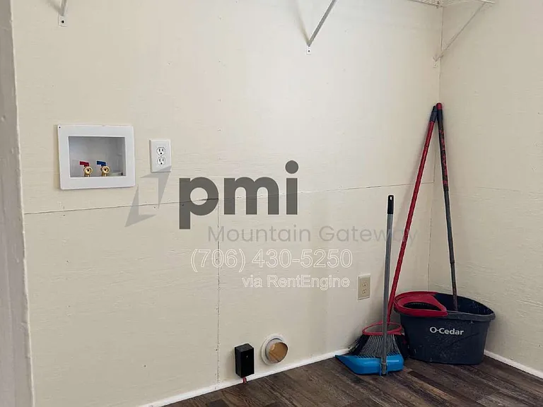 319 Oak Ave #B — Photo 16