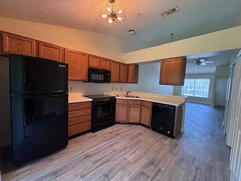 109 Reserve Cir #213 — Photo 4