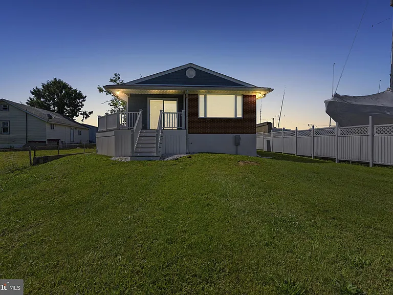 7212 Bay Front Rd — Photo 2