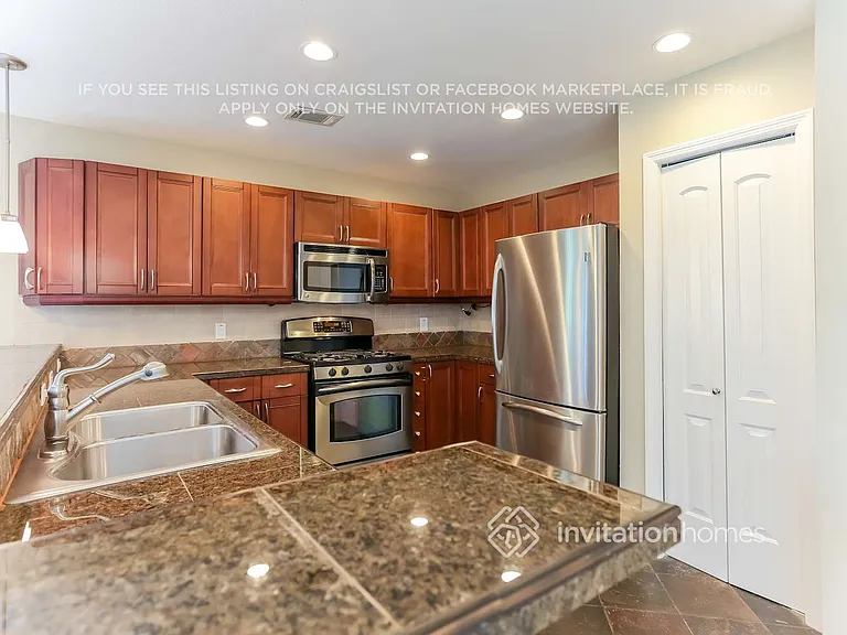 8410 NW 24th Pl — Photo 6