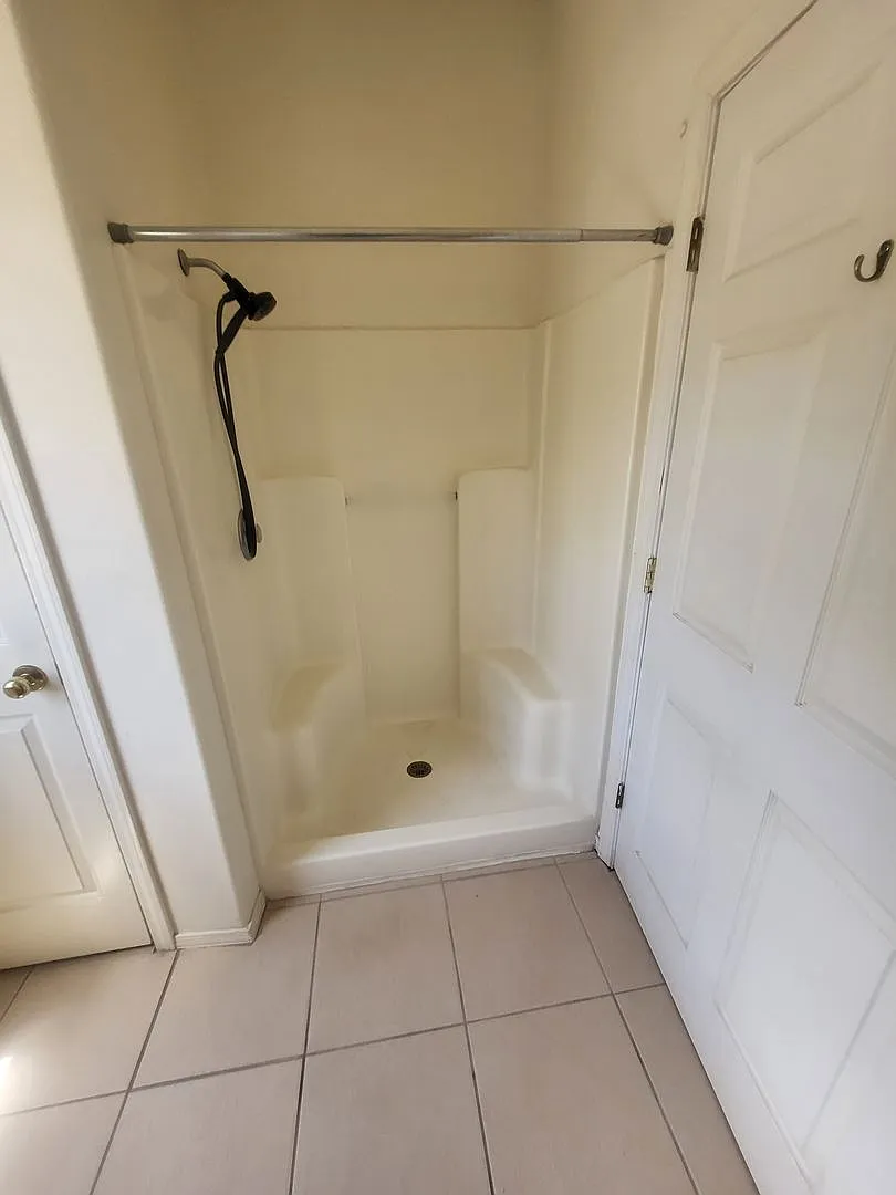 Ne 1018/Sf 2 Bedroom 2 Bath Townhome With Garage — Photo 1