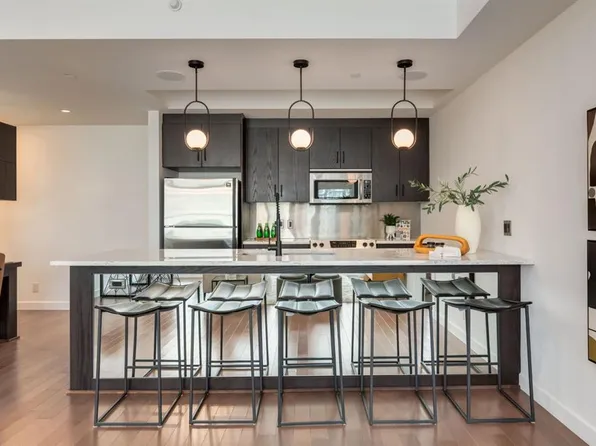 530 S 12th Ave SW #1403, Calgary, AB T2R 0B1