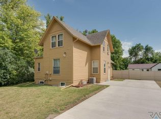 801 Cliff Ave, Valley Springs, SD 57068