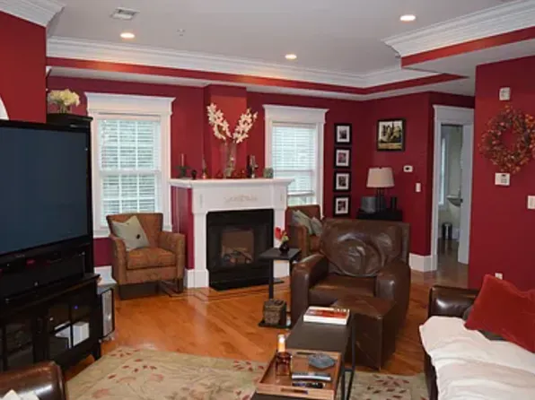 95 W 7th St #3, South Boston, MA 02127