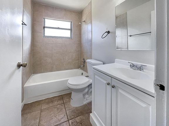5th image of 7443 Thatcher Avenue