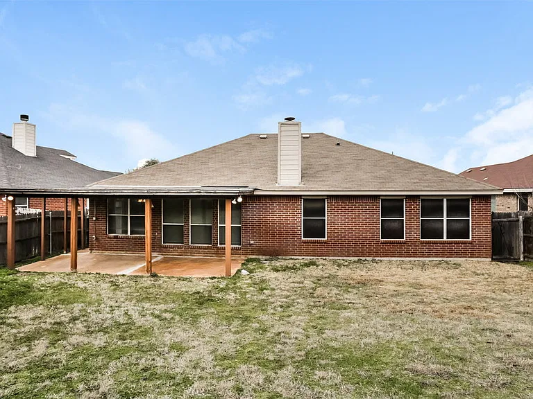 915 Joshua Dr — Photo 16