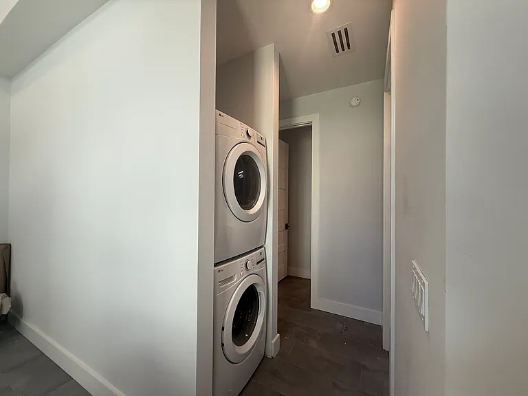 119 12th Ave N #102 — Photo 9
