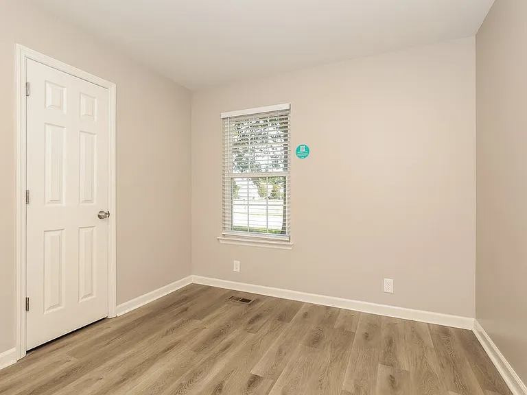 1002 Esquire Ct — Photo 17
