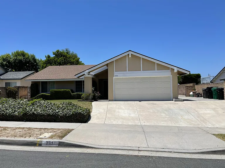 231 Gunsmoke Dr — Photo 1