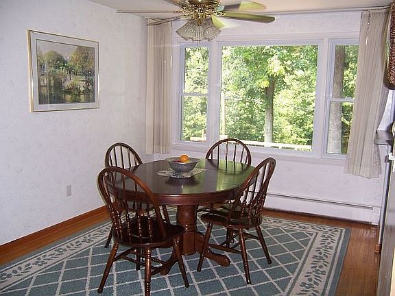 Bright and lovely dining room