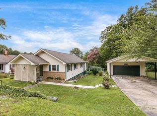 141 Macedonia Rd, Asheville, NC 28804