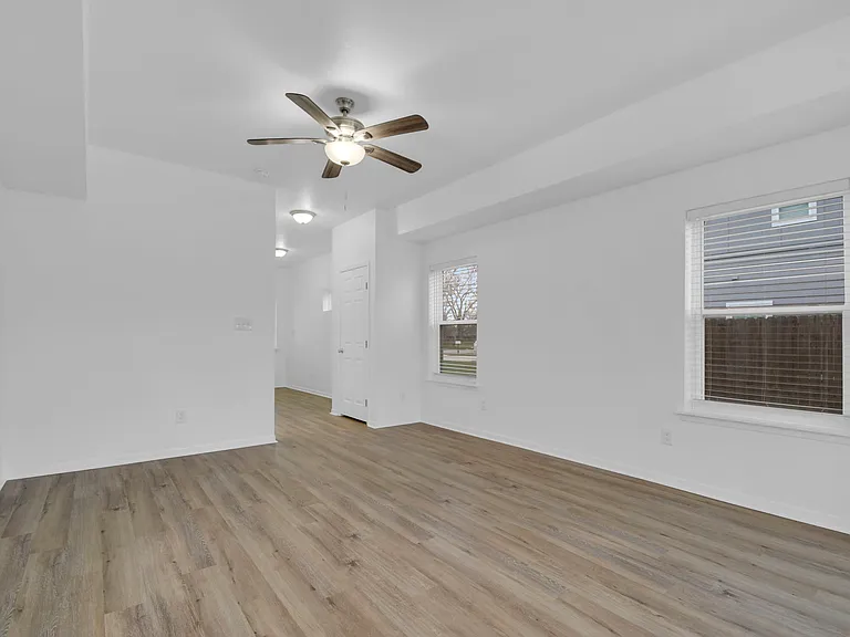 1004 E Fannin St #1006 — Photo 6