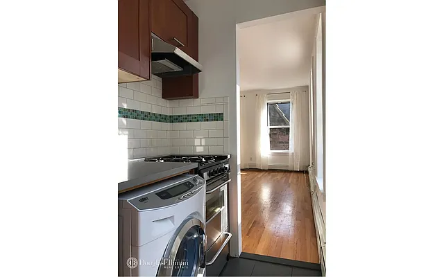 Rented by Douglas Elliman | media 22