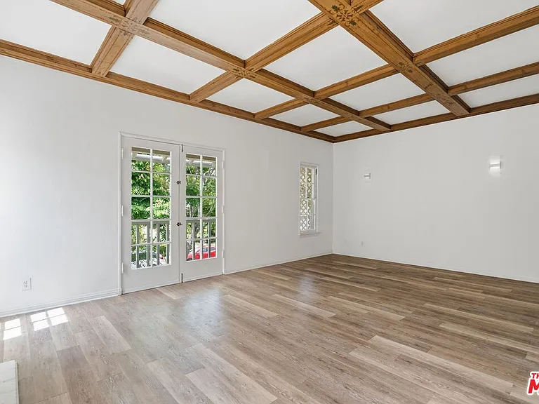 140 S Camden Dr #202 — Photo 4