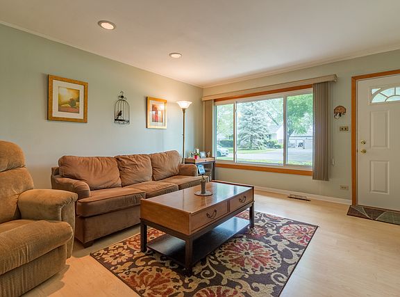 3rd image of 208 Oakwood Ave