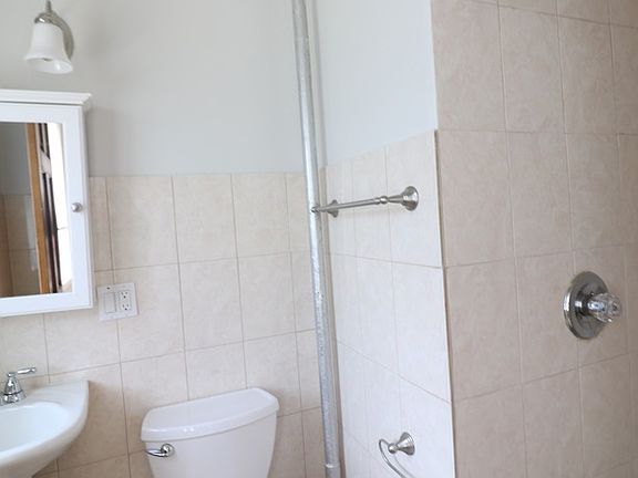 4th image of 1494 Dekalb Ave #2