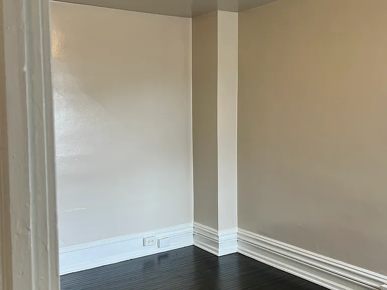 539 E Fulton St — Photo 11