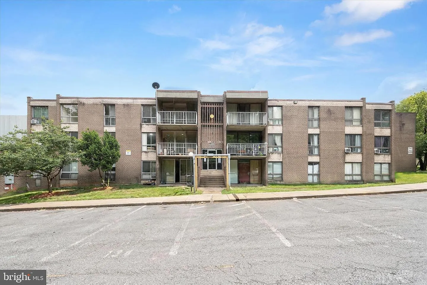 3 bed, 1246 sqft, $2,400 — Photo 1