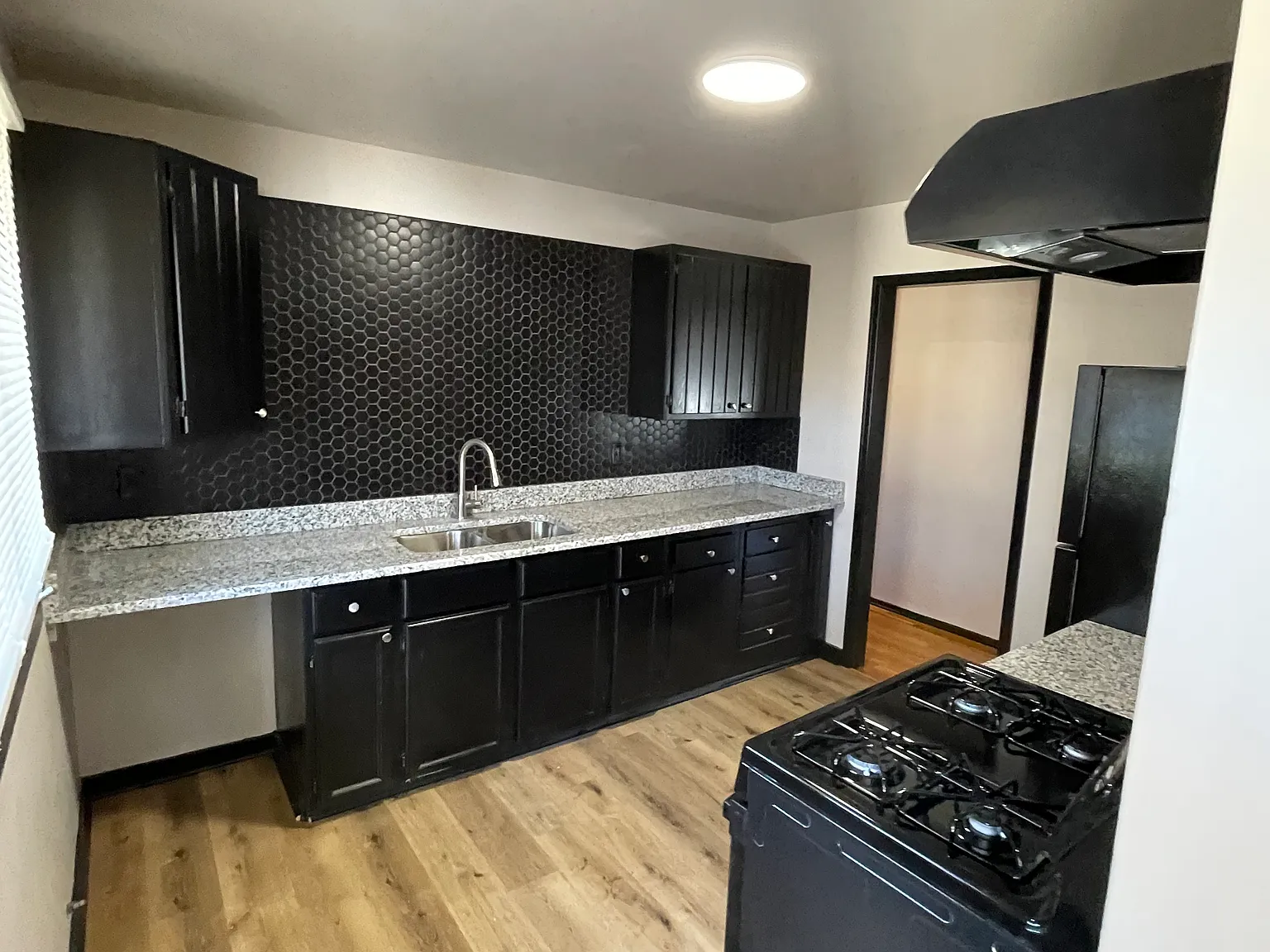3 bed, 960 sqft, $1,525 — Photo 2