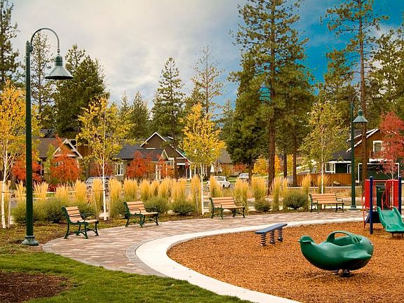 5 acre Lewis and Clark Park directly across the street!