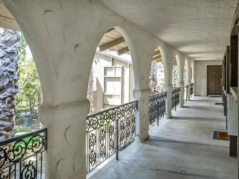 Barcelona Apartments — Photo 13