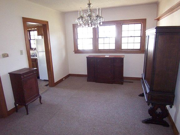 G. Dining room