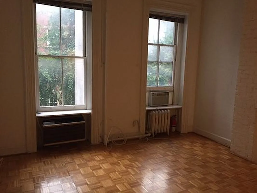 Building Photo - 34 Beekman Pl #3S
