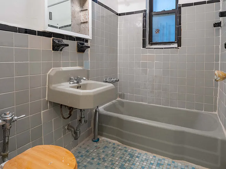 250 Clarkson Ave #332 — Photo 6