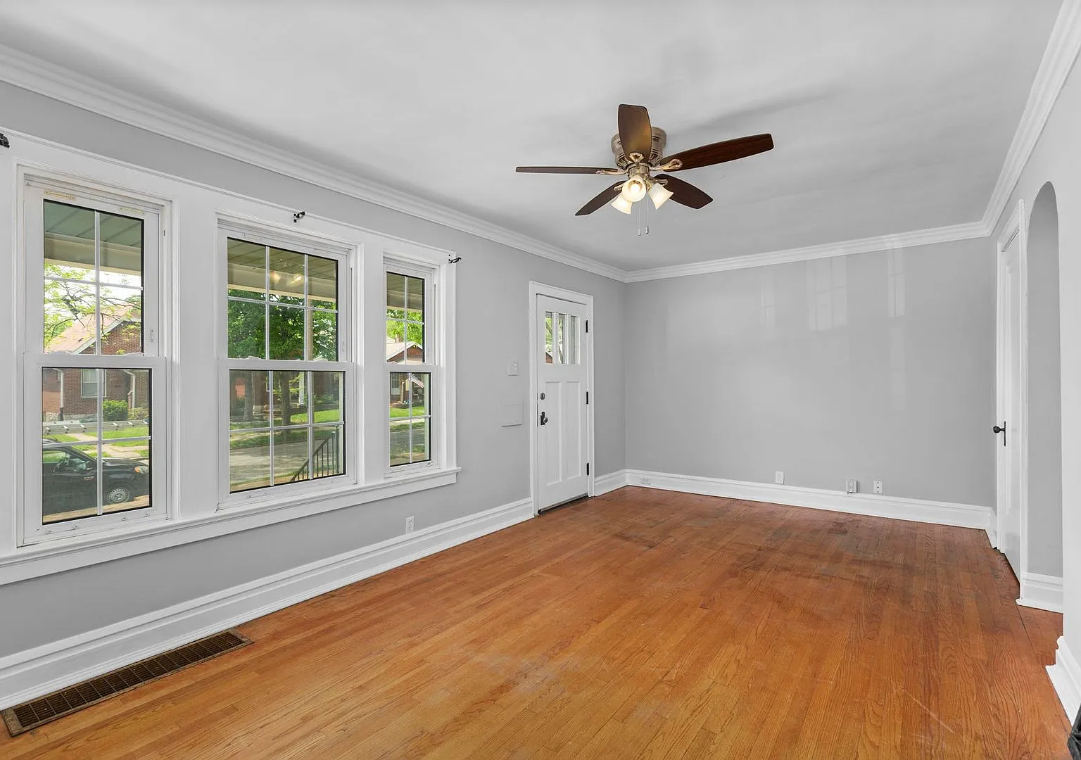 2 bed, 1.0 bath, $1,999 — Photo 2