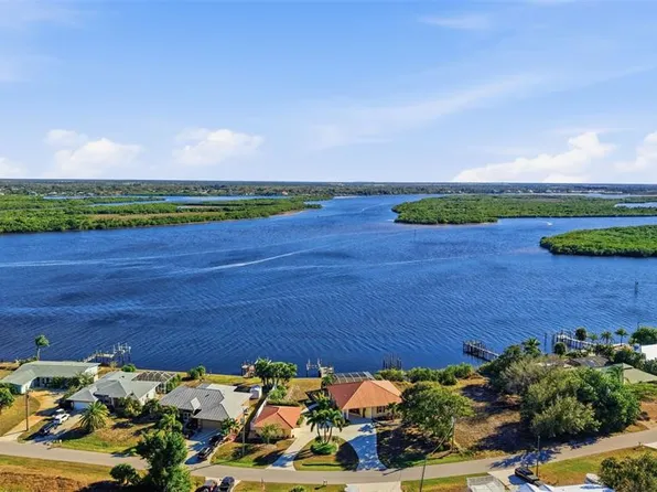 3260 Peace River Dr, Punta Gorda, FL 33983