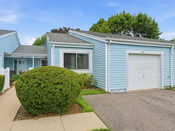 1006 Cabot Path, Saint James, NY 11780