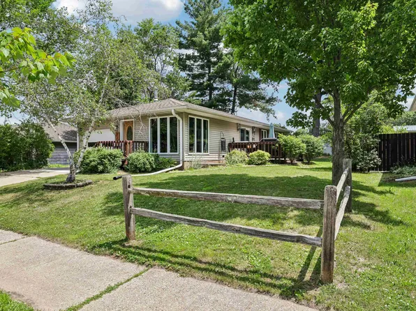 730 Meadow Ln, Reedsburg, WI 53959
