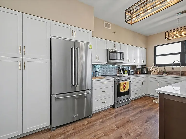 5408 Eagles Point Cir #302 — Photo 18