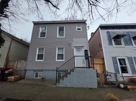 42 Hasbrouck St, Newburgh, NY