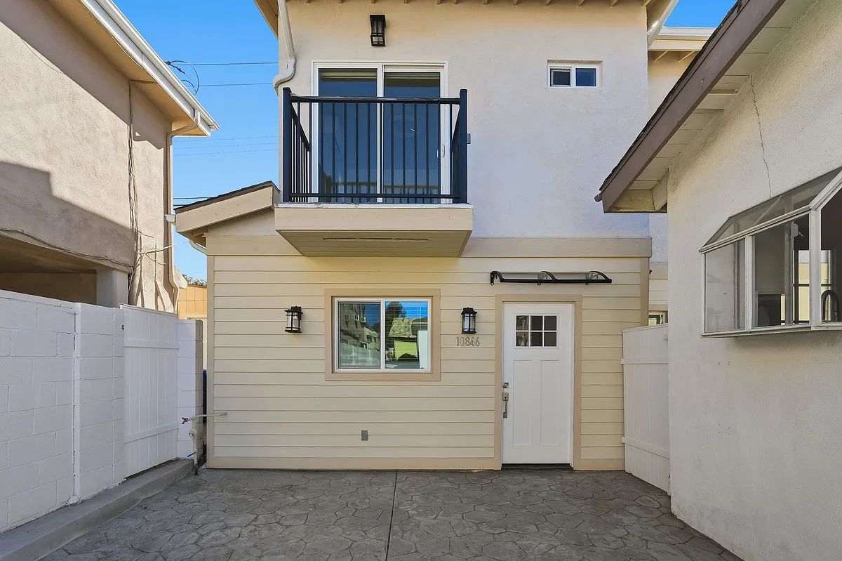Building Photo - 10846 Huston St