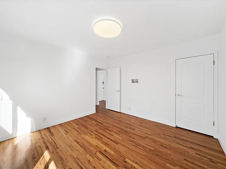 11719 Mayfield Ave #6 — Photo 4