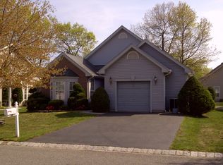 33 Symphony Ave, Bayville, NJ 08721