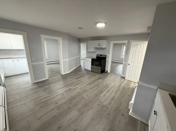 32 Worcester Street, 32 Worcester St #1, Southbridge, MA 01550