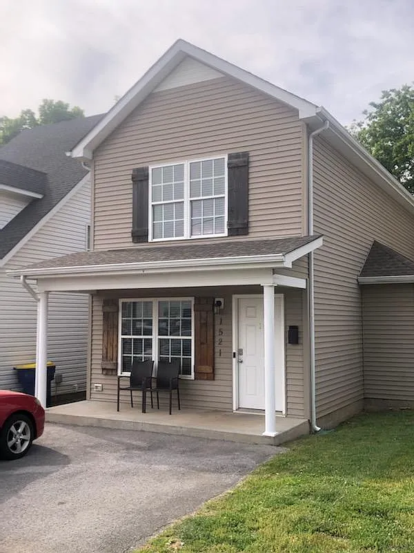3 bed, 1360 sqft, $1,600 — Photo 1