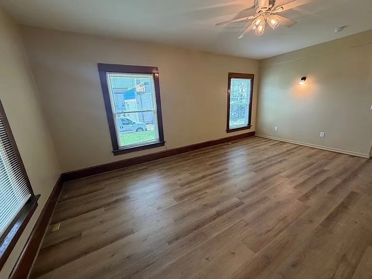 611 Kellogg Ave — Photo 3