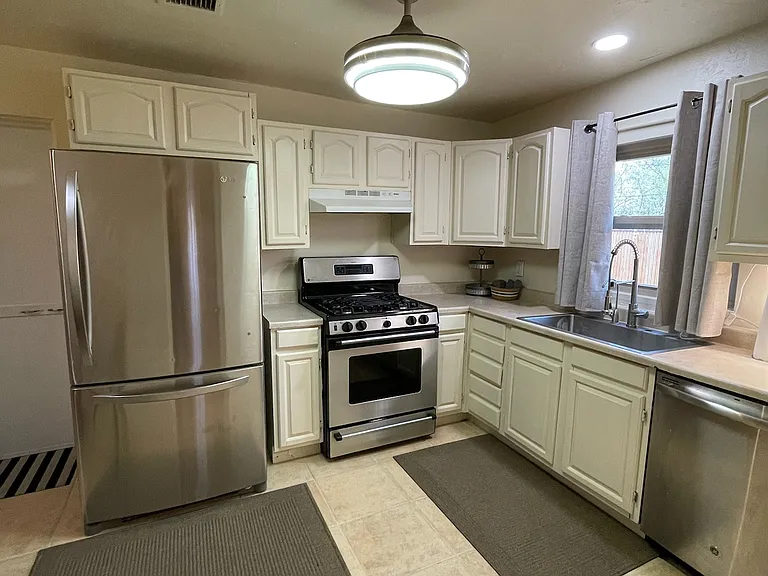 1426 W Delaware St #1 — Photo 5