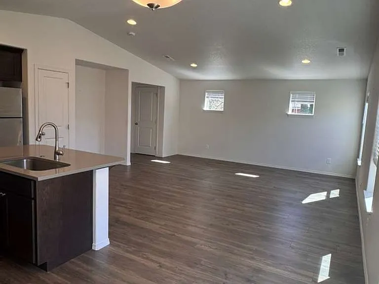 1642 Zoe Ave — Photo 6