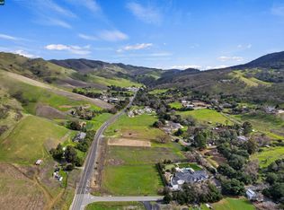 1065 Pine Ln, Clayton, CA 94517